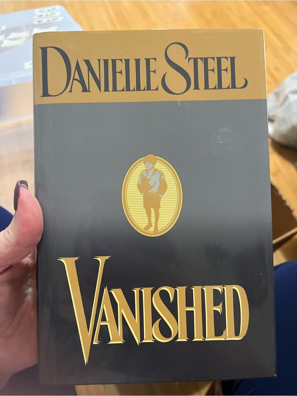 Vanished / by Danielle Steele - Hardcover book